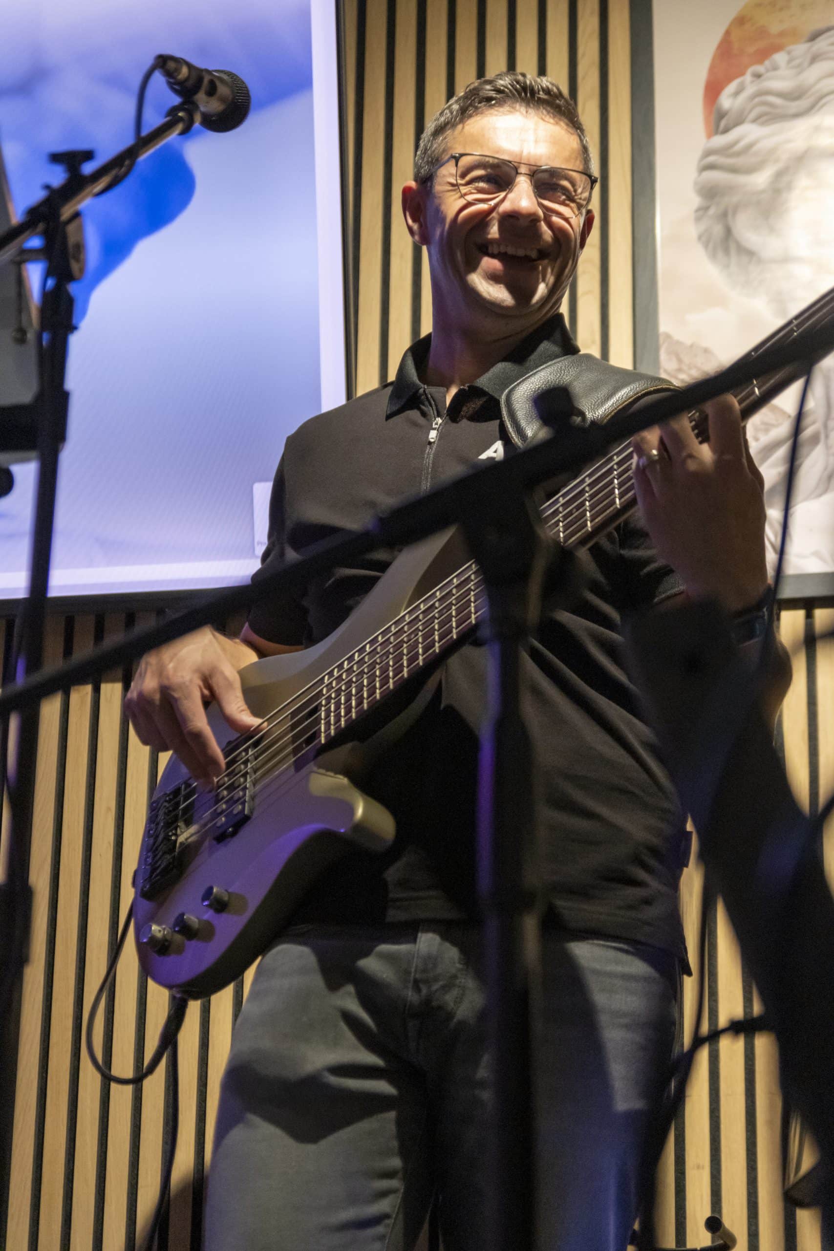 Tomislav - Bass Gitara