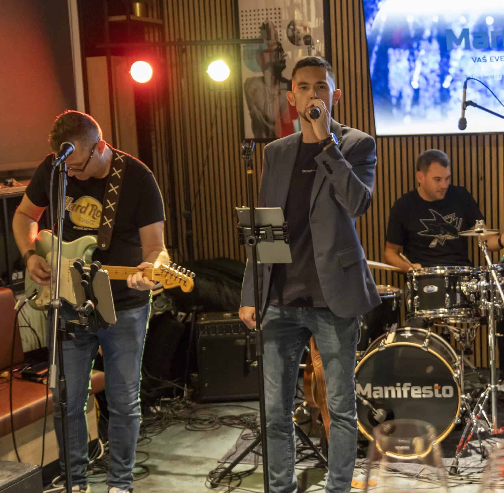 Manifesto Live